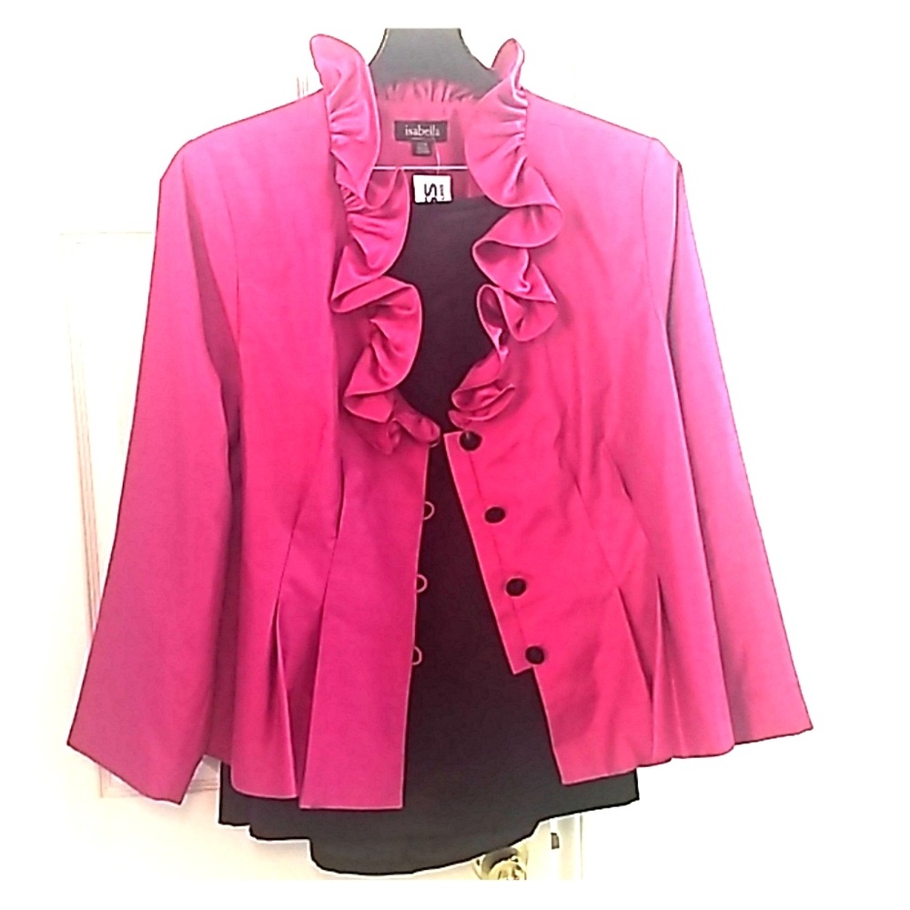 Gorgeous 2 piece Ruffled collar suit